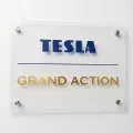 Табличка скляна TESLA