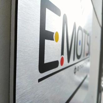 Вывеска фотостудии "Emotsii"